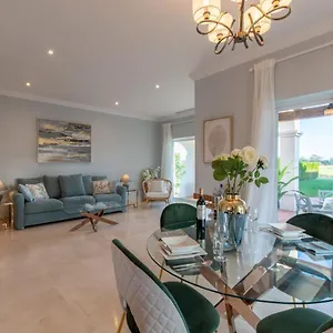 https://vip-arcos-gardens-the-townhouse.es-andalucia.com